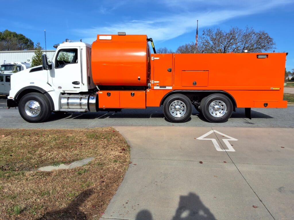 Paragon Site Solutions' LubeMaster 5517 lube truck